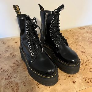 Dr. Martens Jadon Max